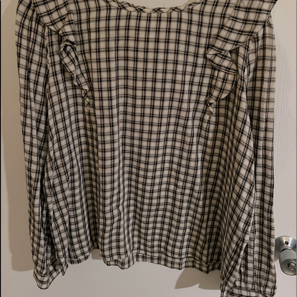 Loft blouse with cute ruffled shoulders